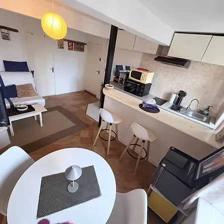 Апартаменты Confortable En Plein Centre Proche Gare & Commerces *